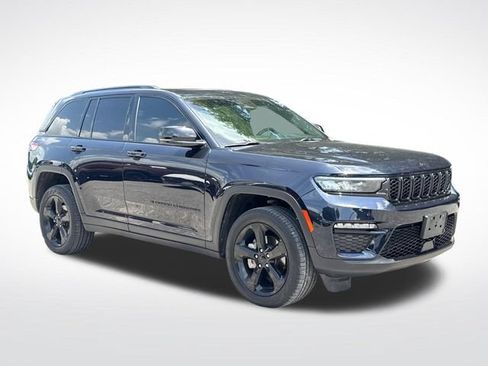 Used 2024 Jeep Grand Cherokee Limited w/ Black Appearance Package AWD/4WD image 9
