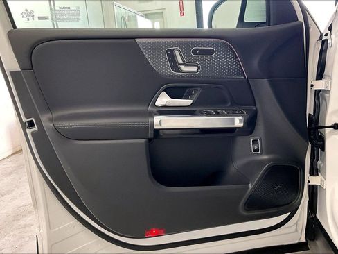 New 2026 Mercedes-Benz GLB 250 4MATIC image 10