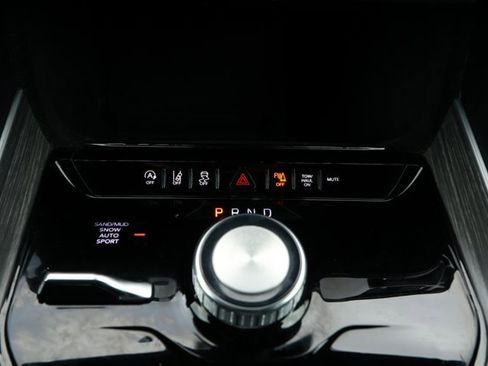 Used 2023 Jeep Wagoneer L Series II image 19