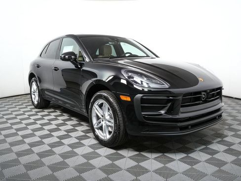 Certified 2026 Porsche Macan AWD/4WD image 28