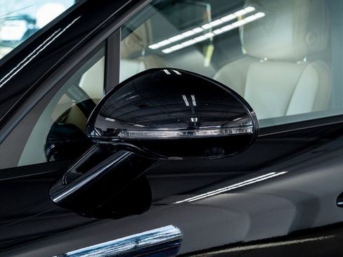 Used 2023 Porsche Macan image 19