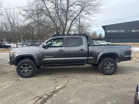 Used 2016 Toyota Tacoma SR5 image 28
