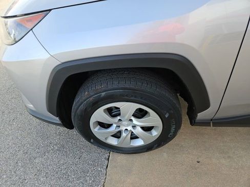 Used 2019 Toyota RAV4 LE image 12