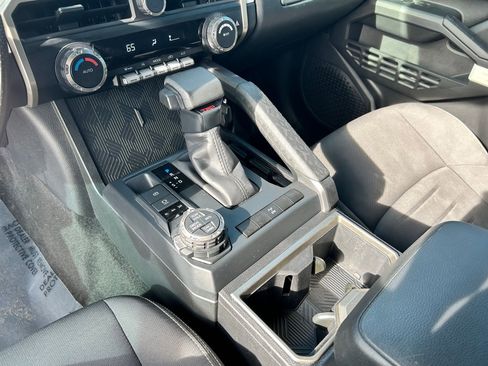 Certified 2024 Toyota Tacoma TRD Off-Road AWD/4WD image 19