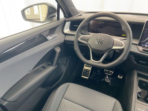New 2026 Volkswagen Tiguan SE R-Line AWD/4WD image 27