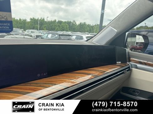 Used 2025 Cadillac Escalade Sport Platinum w/ LPO, ONYX Package AWD/4WD image 22
