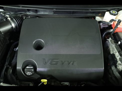 Used 2023 Chevrolet Traverse LT image 19