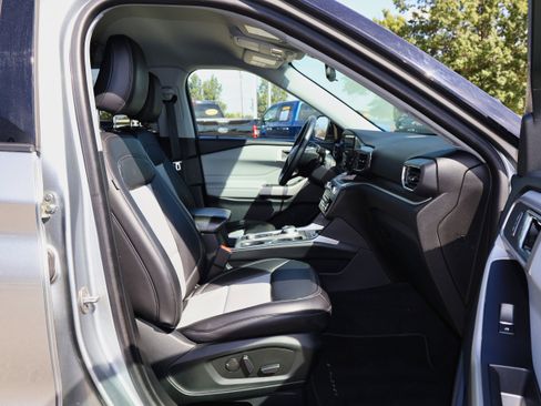 Used 2022 Ford Explorer XLT w/ Equipment Group 202A image 27