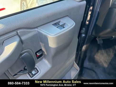 Used 2020 Chevrolet Express 3500 LS image 5