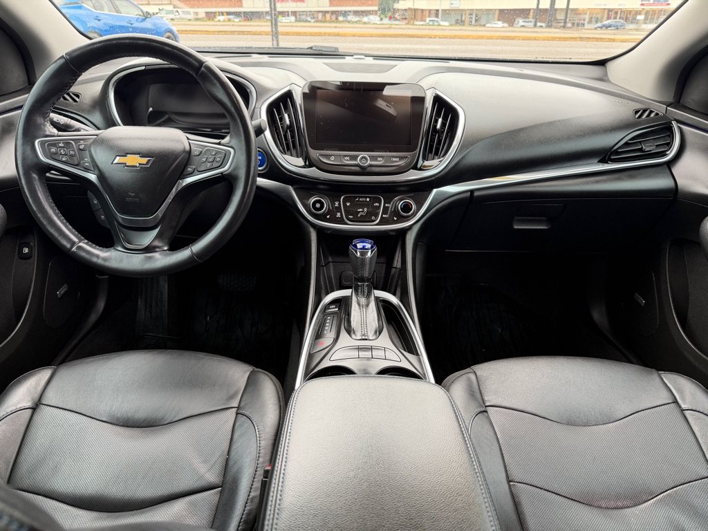 Used 2018 Chevrolet Volt Premier w/ Driver Confidence Package FWD image 16