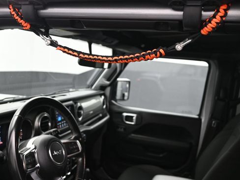 Used 2020 Jeep Wrangler Unlimited Sahara AWD/4WD image 19