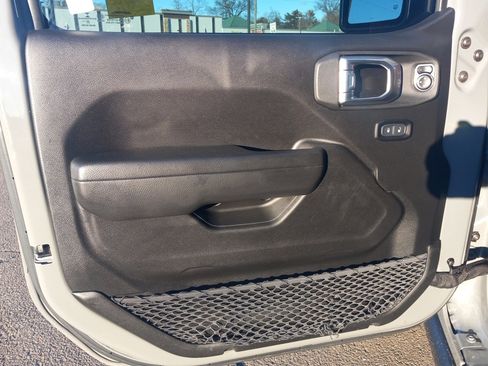 Used 2023 Jeep Wrangler Unlimited Rubicon w/ Steel Bumper Group image 26