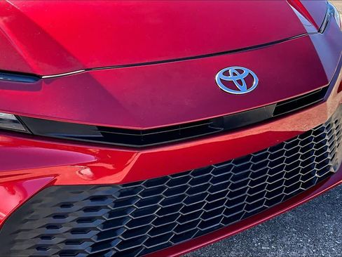 Used 2025 Toyota Camry SE image 28