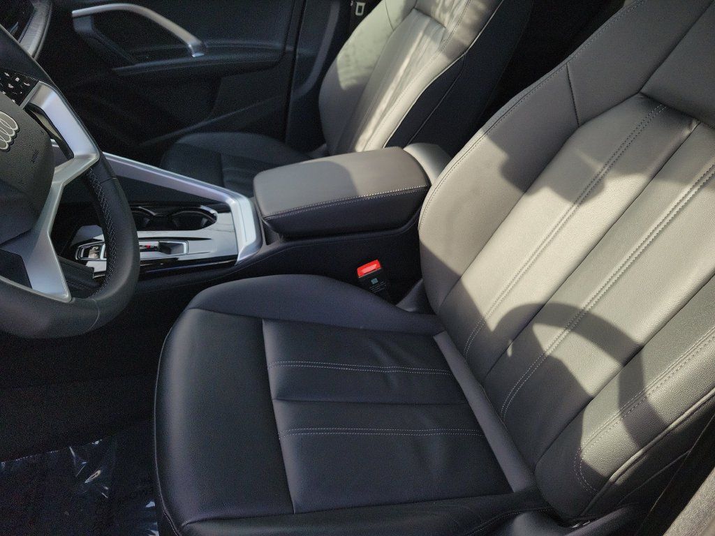 Certified 2025 Audi Q5 Premium w/ Convenience Package AWD/4WD image 17