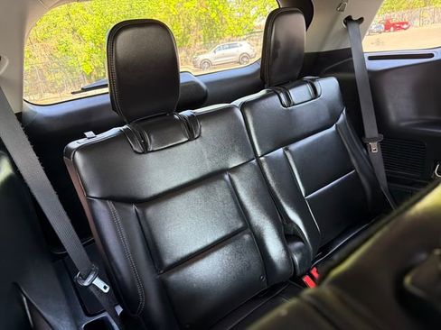 Used 2023 Ford Explorer XLT w/ Equipment Group 202A AWD/4WD image 28