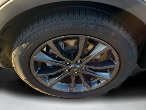 Used 2017 Ford Explorer XLT w/ Equipment Group 202A image 10