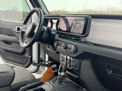 Used 2024 Jeep Wrangler Sahara w/ Technology Group image 29