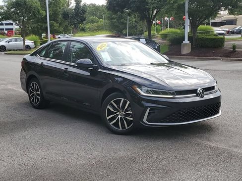 Used 2025 Volkswagen Jetta SE FWD image 36