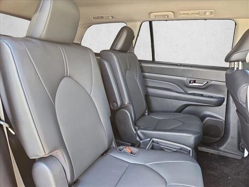 Used 2025 Toyota Grand Highlander FWD image 20