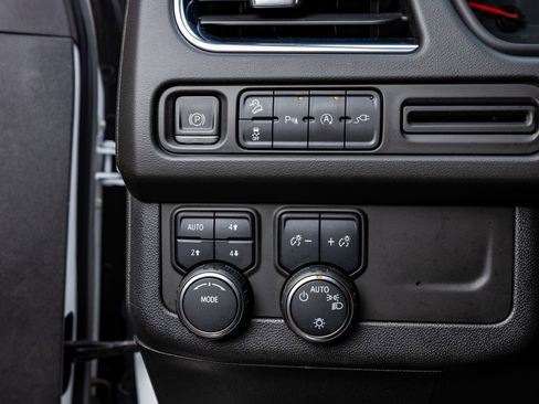 Used 2021 Chevrolet Suburban Z71 w/ Rear Media and Nav Package image 22