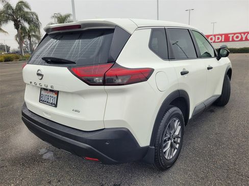 Used 2021 Nissan Rogue S image 4