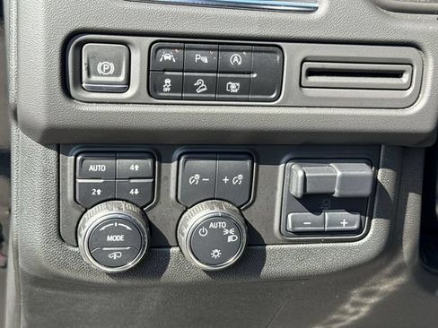 Used 2024 Chevrolet Suburban Z71 w/ Off-Road Capability Package AWD/4WD image 35