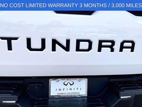 Used 2022 Toyota Tundra SR5 w/ SR5 Convenience Package image 8