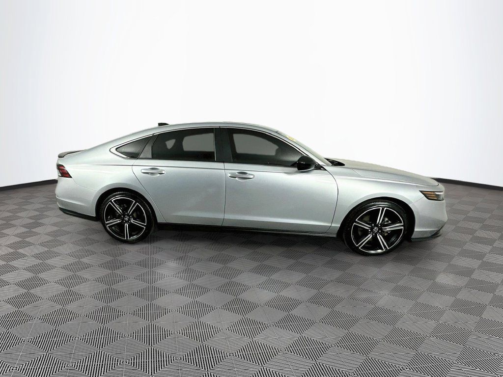 Used 2024 Honda Accord Sport image 11