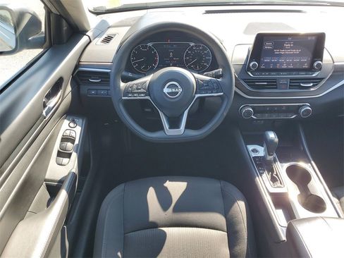 Used 2024 Nissan Altima 2.5 SV image 25