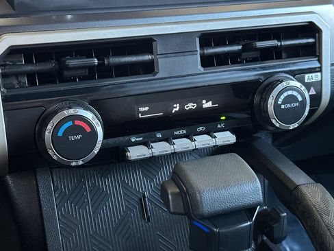 Used 2025 Toyota Tacoma SR5 AWD/4WD image 17