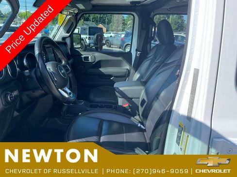 Used 2020 Jeep Gladiator Overland AWD/4WD image 4
