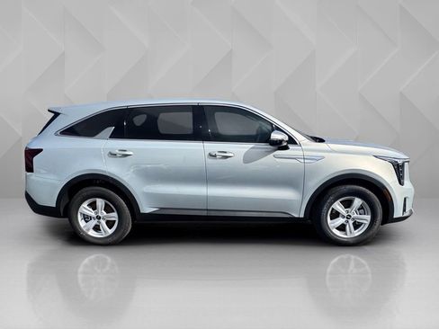 New 2026 Kia Sorento LX FWD image 4