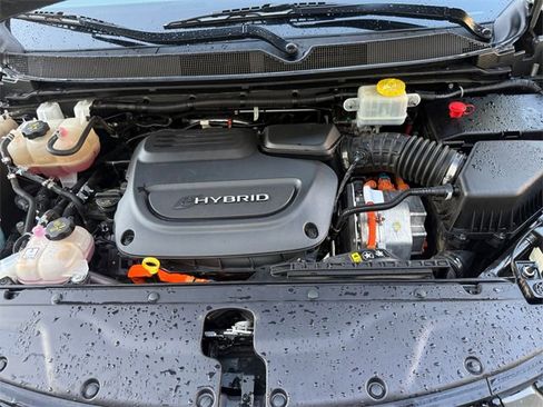 Used 2021 Chrysler Pacifica Limited w/ Uconnect Theater Family Group image 30