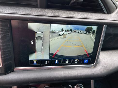 Used 2022 GMC Yukon XL Denali AWD/4WD image 10