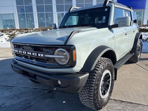 Used 2023 Ford Bronco Outer Banks w/ Sasquatch Package image 2