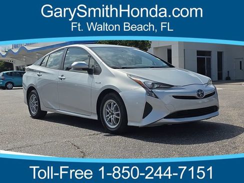 Used 2017 Toyota Prius Two FWD image 1
