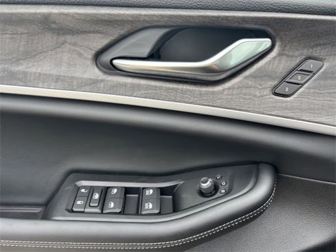 New 2025 Jeep Grand Cherokee L Limited w/ Black Appearance Package image 24