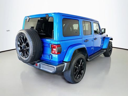 Used 2022 Jeep Wrangler Unlimited Sahara w/ Cold Weather Group AWD/4WD image 7