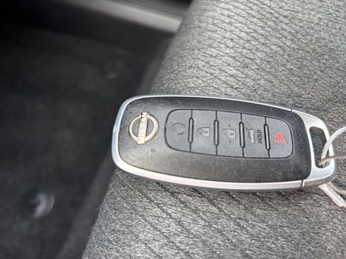 Used 2025 Nissan Rogue SV FWD image 26