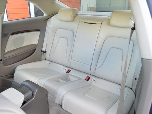 Used 2010 Audi A5 2.0T Premium image 13
