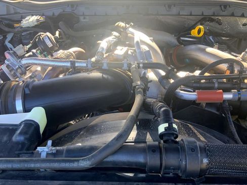 Certified 2025 Ford F450 Lariat w/ Lariat Ultimate Package AWD/4WD image 32