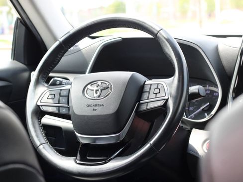 Used 2021 Toyota Highlander XLE image 15