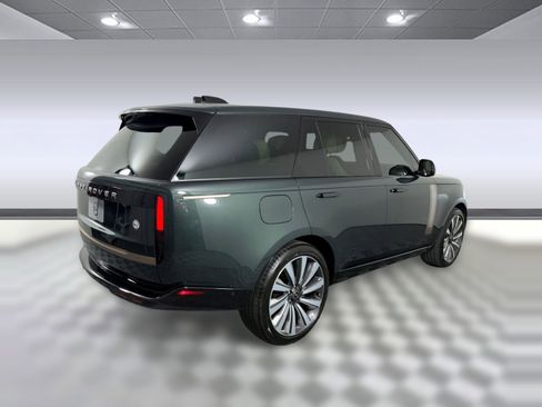 Used 2025 Land Rover Range Rover SV AWD/4WD image 9