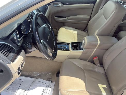Used 2011 Chrysler 300 Limited RWD image 12