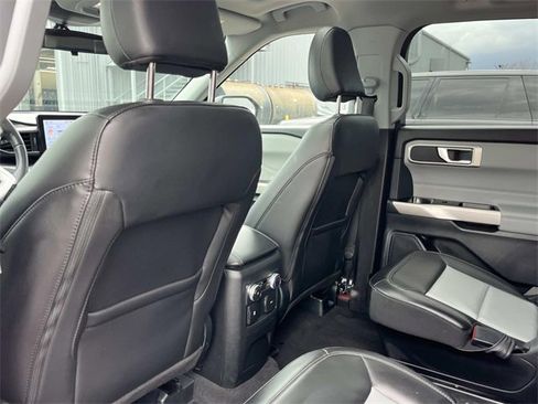 Certified 2022 Ford Explorer XLT w/ Equipment Group 202A image 21