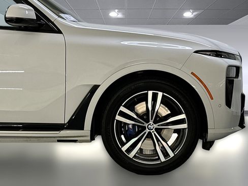 Used 2024 BMW X7 xDrive40i w/ Executive Package image 37