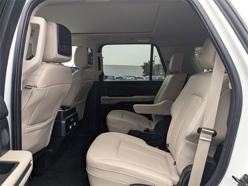 Used 2024 Ford Expedition Platinum image 13