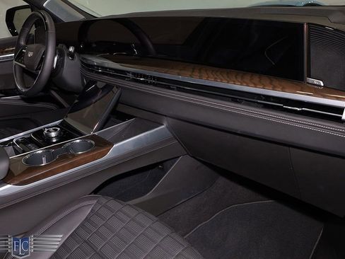 Used 2025 Cadillac Escalade Sport Platinum w/ LPO, ONYX Package image 30