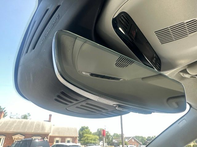 Used 2022 Volvo XC40 T4 Momentum FWD image 29