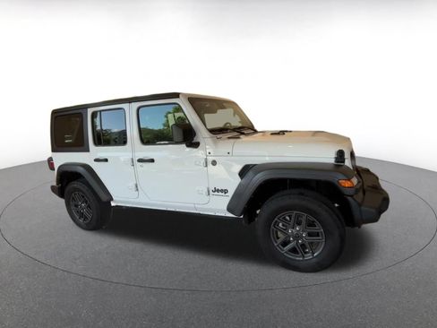 Used 2025 Jeep Wrangler Unlimited Sport AWD/4WD image 2